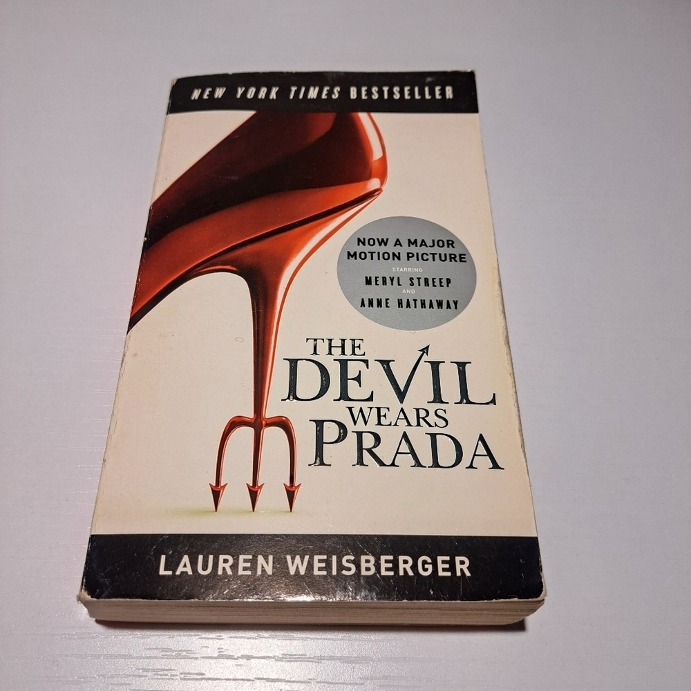 The Devil Wears Prada : A Novel by Lauren Weisberger (2006, Trade Paperback)book